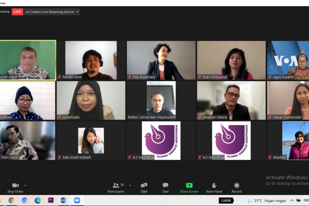 Unhas bersama Voice of America dan AJI Gelar Diskusi Publik Literasi Media di Era Digital
