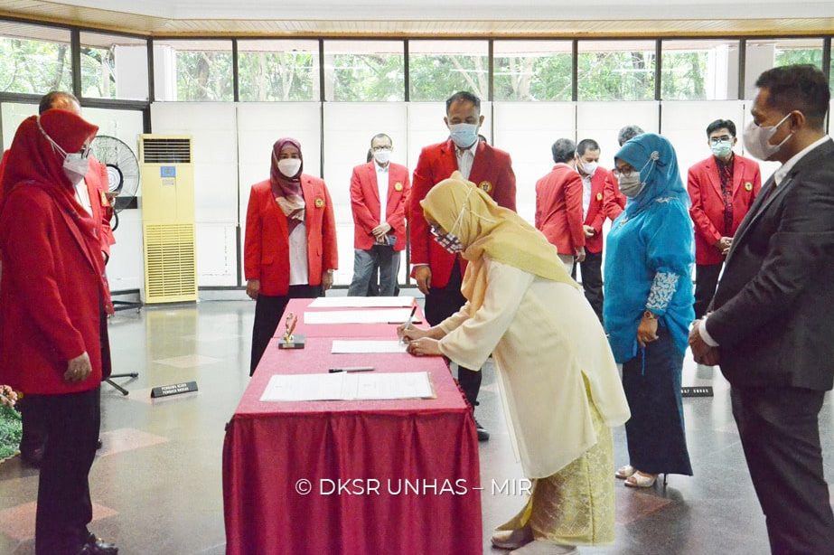 Unhas Gelar Pelantikan dan Pengambilan Sumpah Jabatan, Penyerahan SK Jabatan Profesor dan Penerimaan Dosen Lulusan Doktor