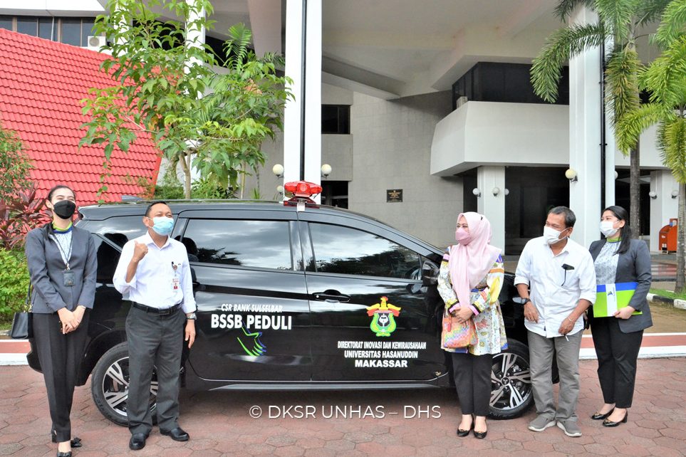 Bank Sulselbar Serahkan Satu Unit Mobil Operasional Untuk Sivitas Akademika Unhas
