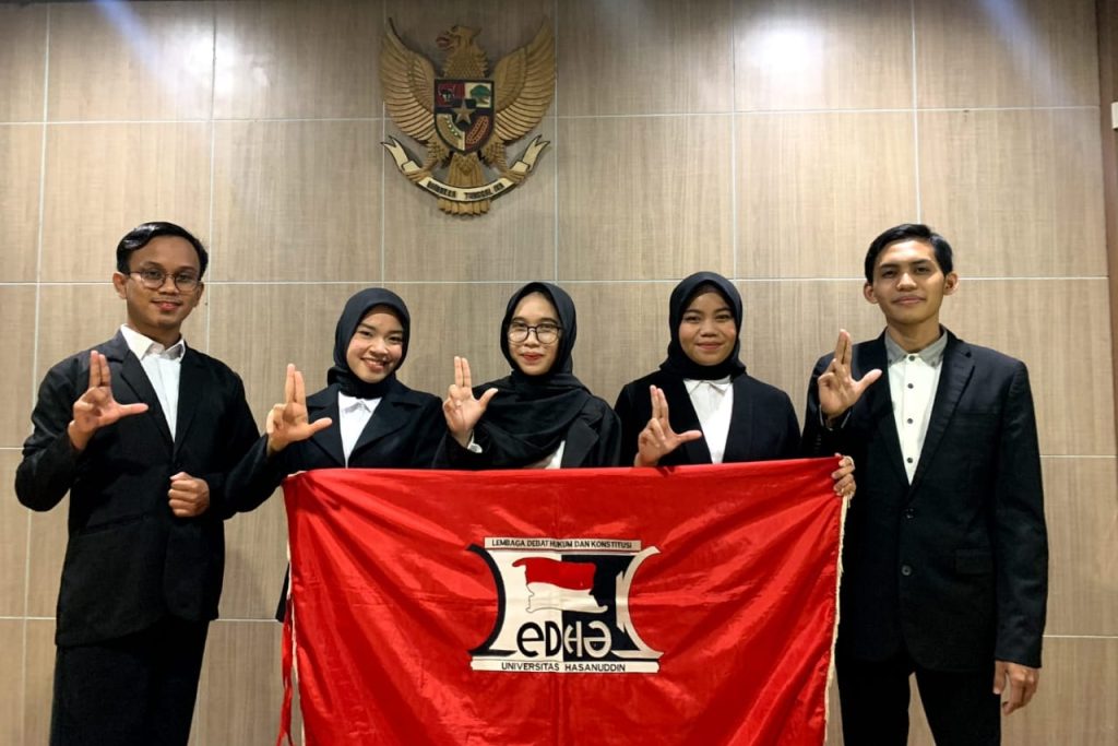 Mahasiswa Fakultas Hukum Unhas Raih Juara Dua Kompetisi di Mahkamah Konstitusi