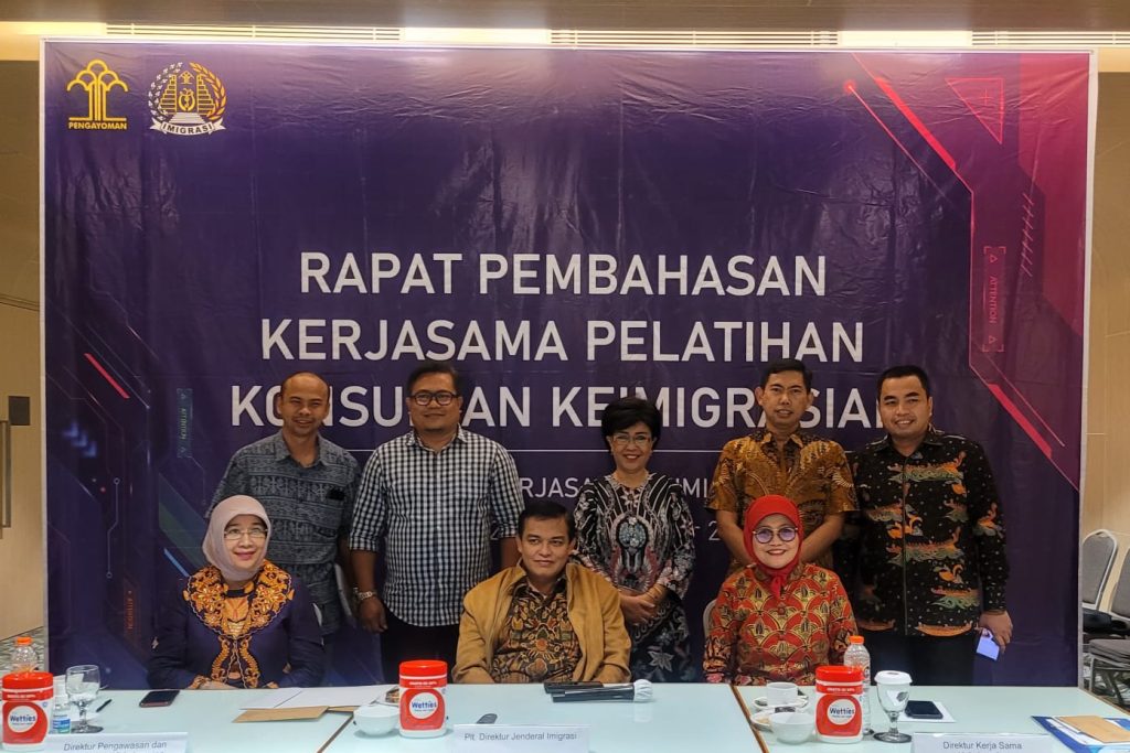 FH Unhas dan Ditjen Imigrasi Tandatangani MoA Pelatihan Sertifikasi Konsultan Keimigrasian