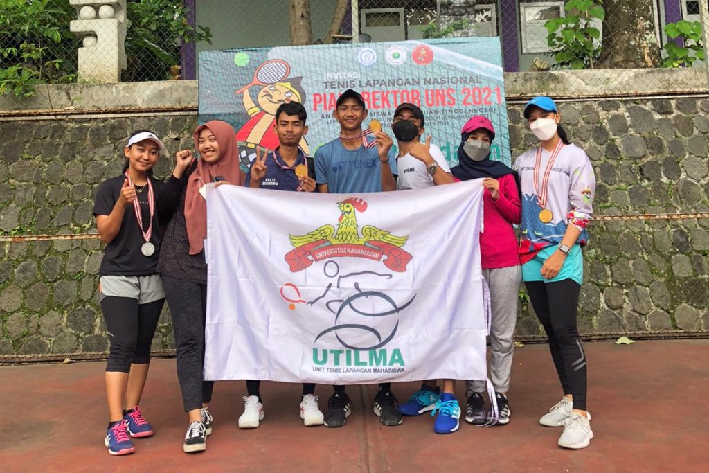 UKM Tenis Lapangan Unhas Bawa Pulang Empat Piala Pertandingan Rektor UNS