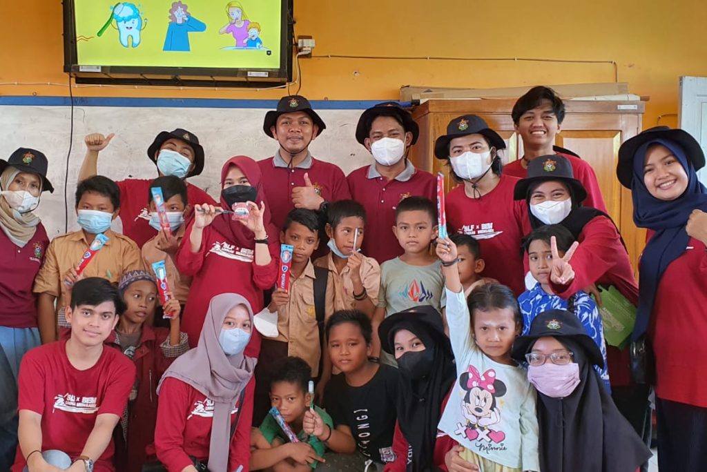 Alumni SLF Kolaborasi BEM Unhas Selenggarakan Bina Desa di Kampung Nelayan