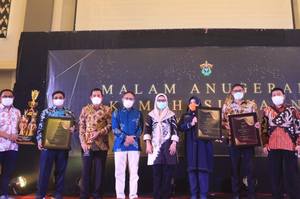 Gelar Malam Anugerah Kemahasiswaan, Prof Dwia: Malam Penuh Makna dengan Banyak Prestasi