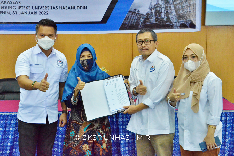 Guru Besar Farmasi Unhas Dilantik sebagai Ketua Perhimpunan Alumni Jerman Wilayah Sulsel