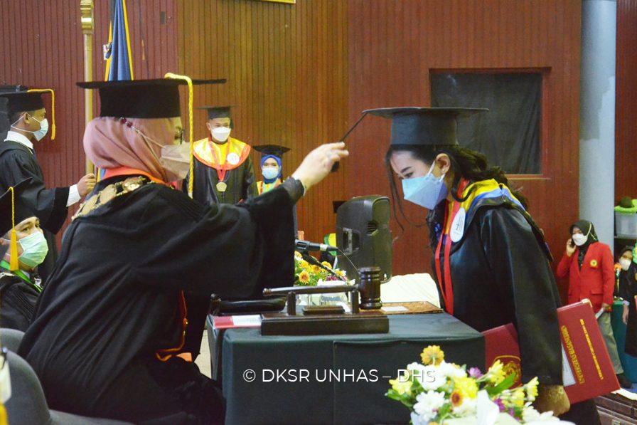 Lulusan Terbaik Unhas Wisuda Periode III Tahap I Tahun Akademik 2021/2022