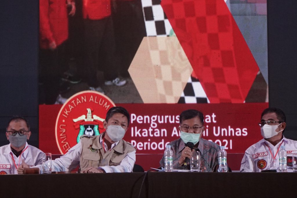 Jusuf Kalla Sampaikan LPJ IKA Unhas, Pengurus Dinyatakan Demisioner