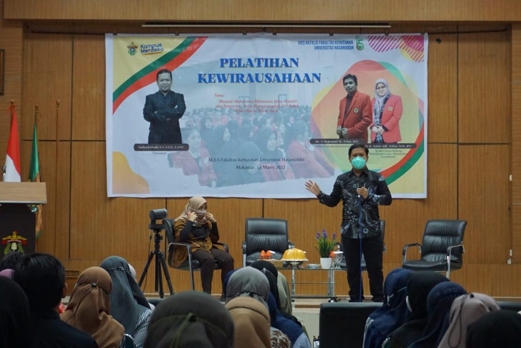 Fakultas Kehutanan Unhas Gelar Pelatihan Wirausaha dan Workshop Karir bagi Mahasiswa