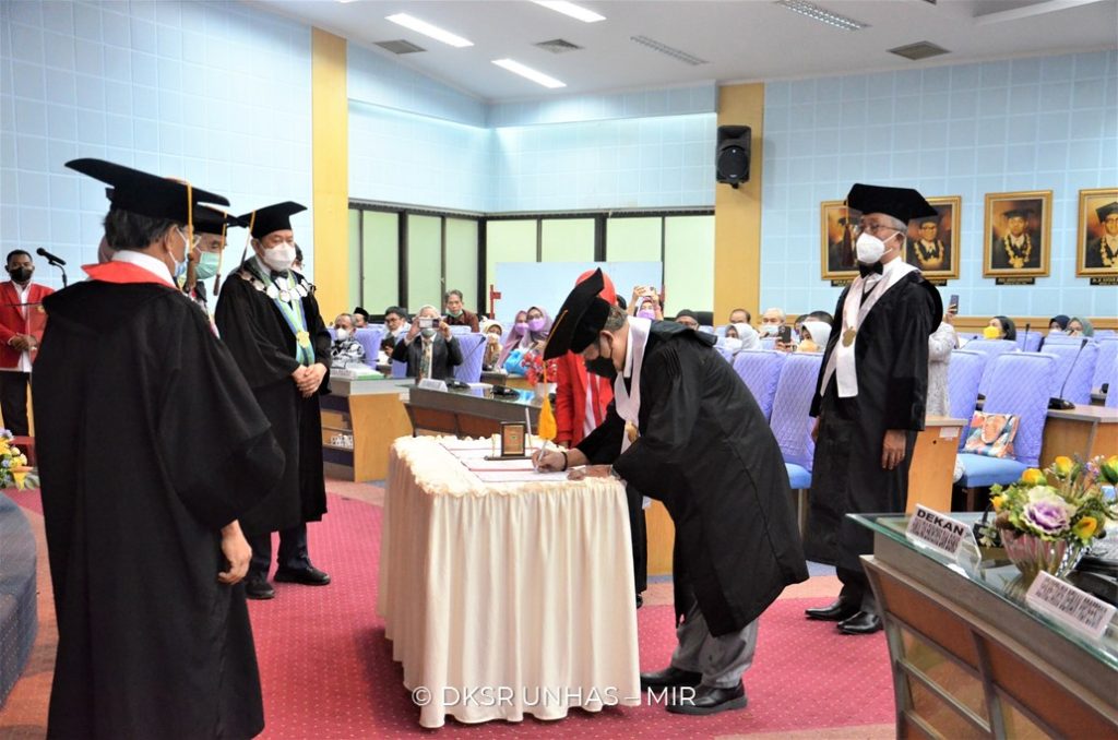 Upacara Penerimaan Dua Guru Besar Bidang Ilmu Applied Linguistik dan Ilmu Akuntansi Manajemen Islam