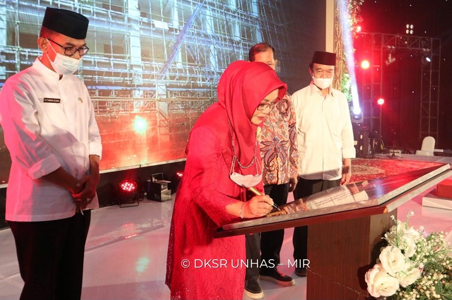 Prof Dwia Meresmikan Hotel dan Convention Center Universitas Hasanuddin