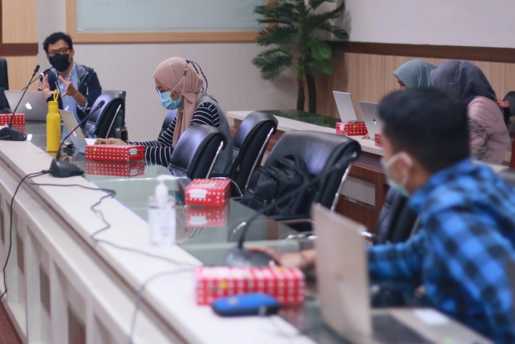 SDGs Center Unhas dan The Conversation Selenggarakan Workshop Kepenulisan Artikel Media Massa