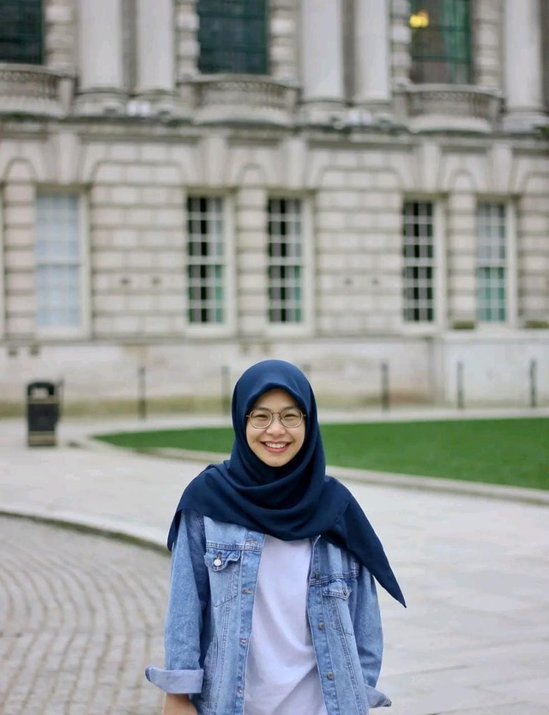 Qonita Kurnia, Alumni Farmasi Unhas Raih Gelar Doktor di Irlandia Utara pada Usia 25 Tahun
