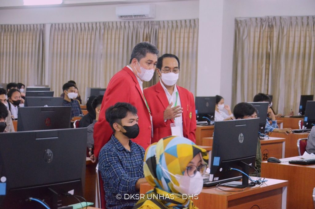 Rektor Unhas Tinjau Pelaksanaan Hari Pertama UTBK-SBMPTN