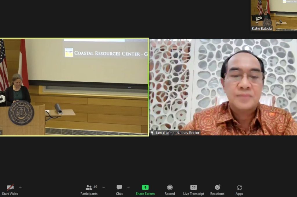 Rektor Unhas Hadiri Wisuda University of Rhode Island, Amerika Serikat