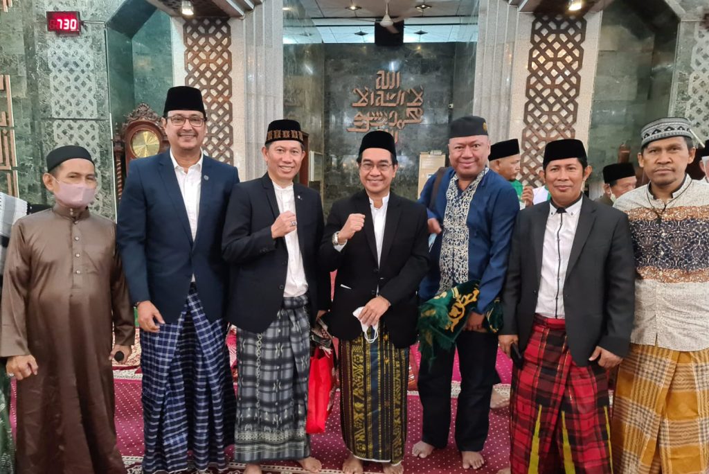 Rektor Unhas Khatib Shalat Idul Adha di Masjid Al-Markaz Al-Islami Makassar