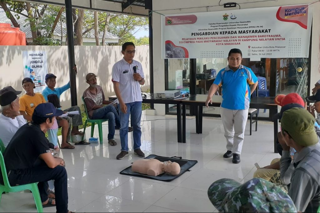 FKep Unhas Gelar Penyuluhan Pencegahan Barotrauma pada Masyarakat Nelayan Untia