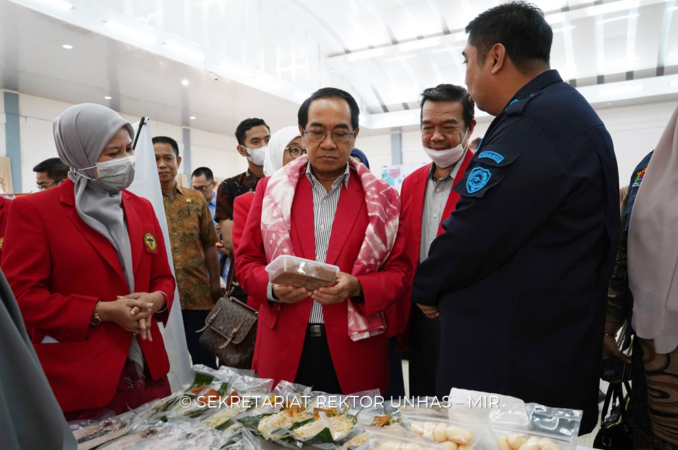 Jelang Dies Natalis Ke-66, Unhas Selenggarakan Pengabdian Masyarakat di Kabupaten Maros