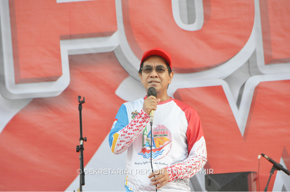 Sambutan Rektor Unhas Prof. Jamaluddin Jompa pada kegiatan Fun Walk dan Parade