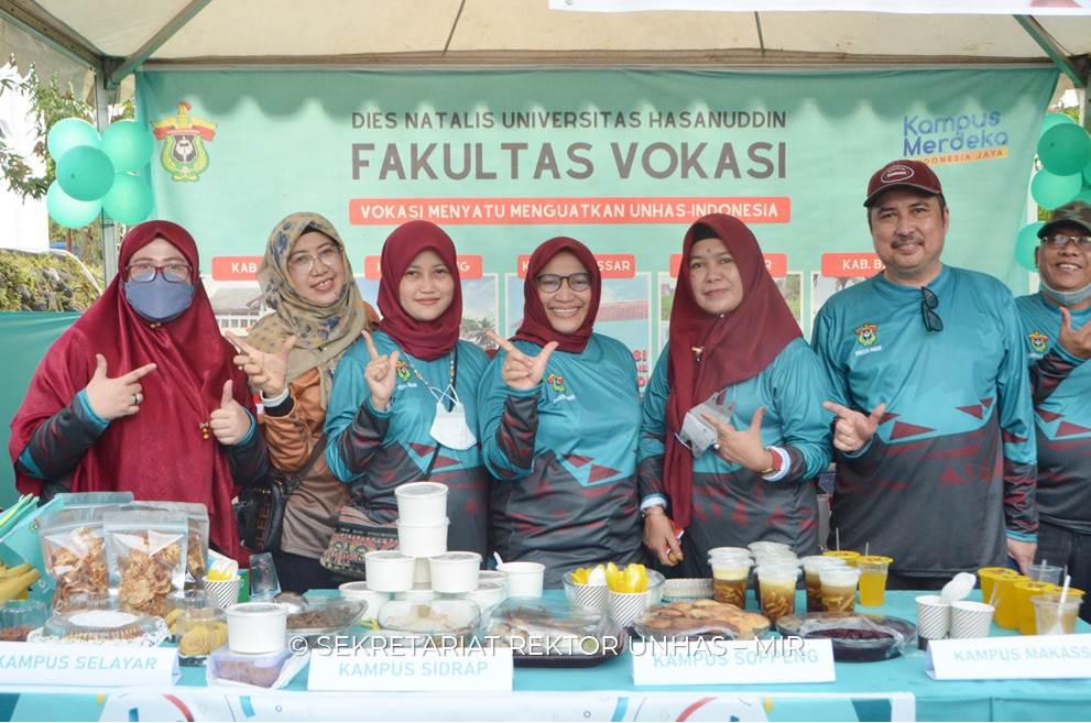 Kegiatan Fun Walk dan Parade Defile dalam rangka menyemarkaan peringanan menuju puncak perayaan Dies Natalis Unhas ke-66