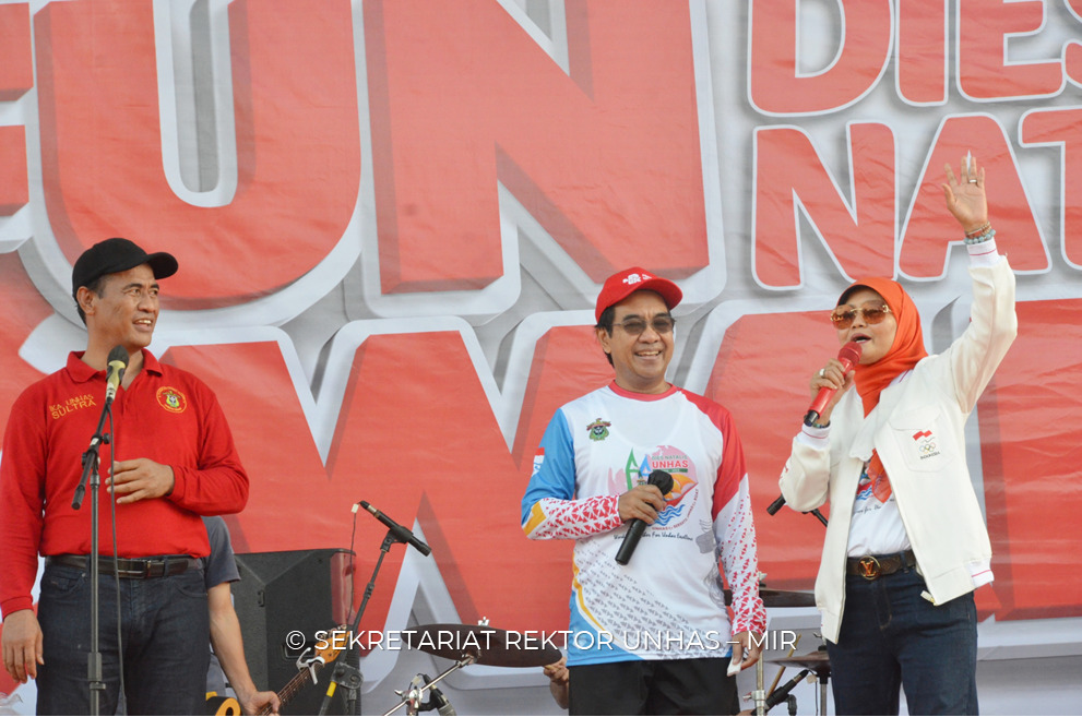 Kegiatan Fun Walk dan Parade Defile dalam rangka menyemarkaan peringanan menuju puncak perayaan Dies Natalis Unhas ke-66