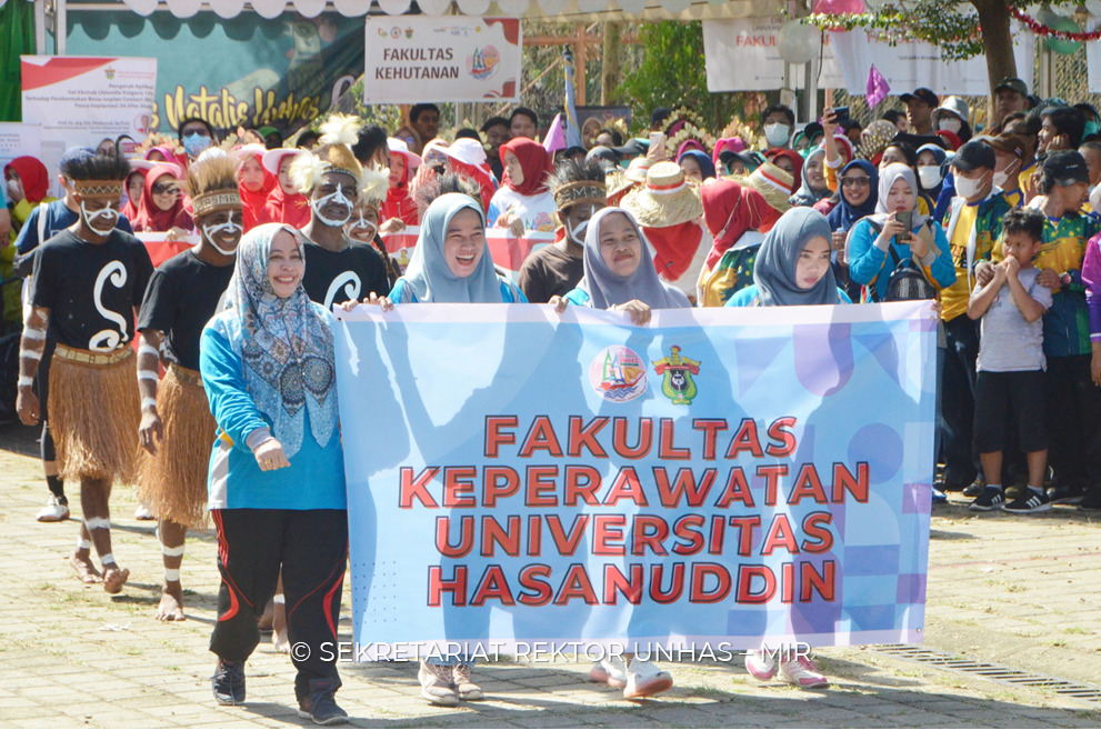 Kegiatan Fun Walk dan Parade Defile dalam rangka menyemarkaan peringanan menuju puncak perayaan Dies Natalis Unhas ke-66