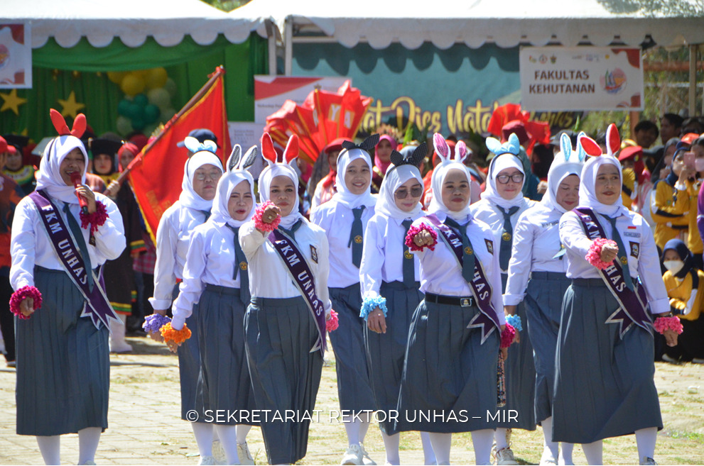 Kegiatan Fun Walk dan Parade Defile dalam rangka menyemarkaan peringanan menuju puncak perayaan Dies Natalis Unhas ke-66