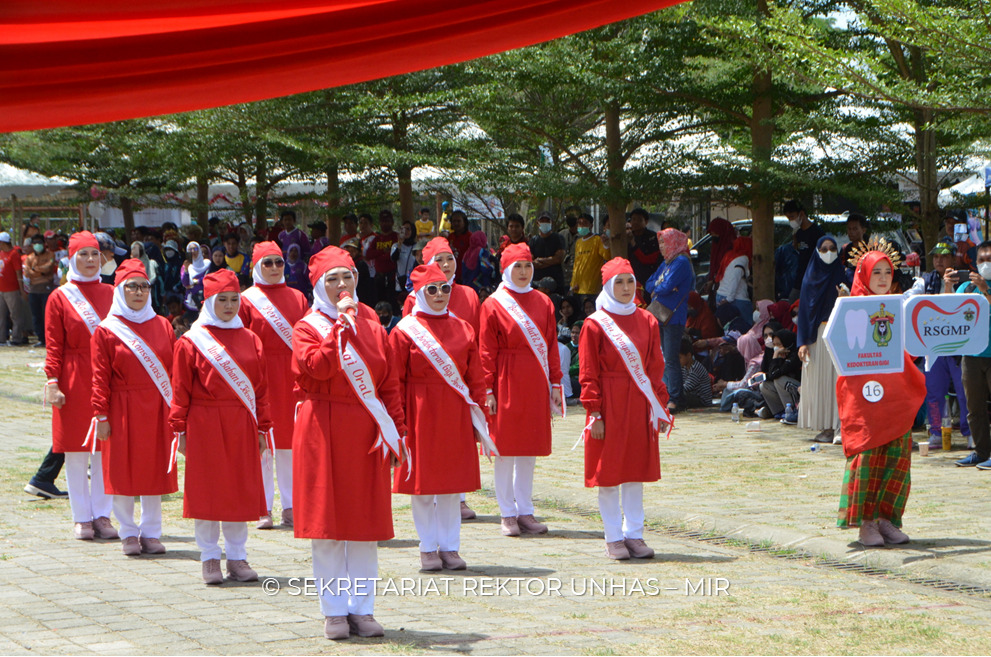 Kegiatan Fun Walk dan Parade Defile dalam rangka menyemarkaan peringanan menuju puncak perayaan Dies Natalis Unhas ke-66