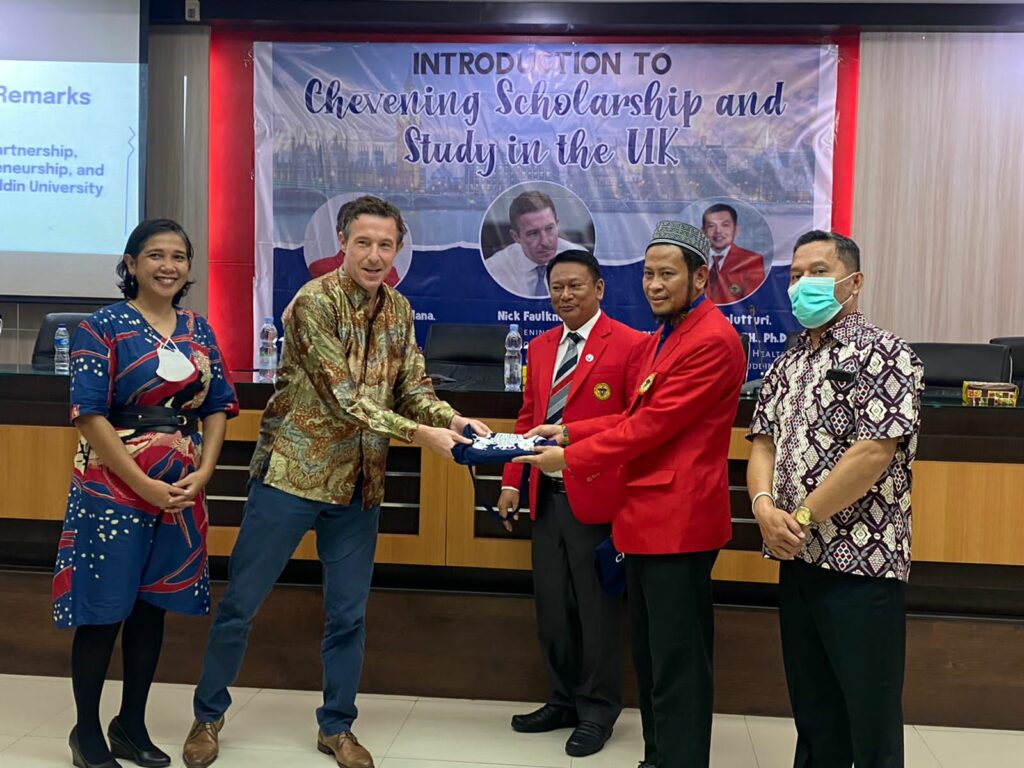 Faculty of Public Health and International Office Present Head of Chevening Program for Indonesia to Discuss Chevening Scholarship in the UK