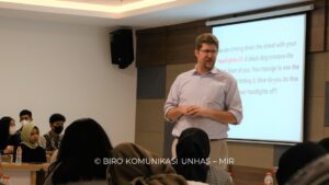 Workshop KUI UnhAS untuk mahasiswa hadirkan narasumber ahli