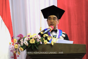 Rektor Unhas Pada Wisuda November