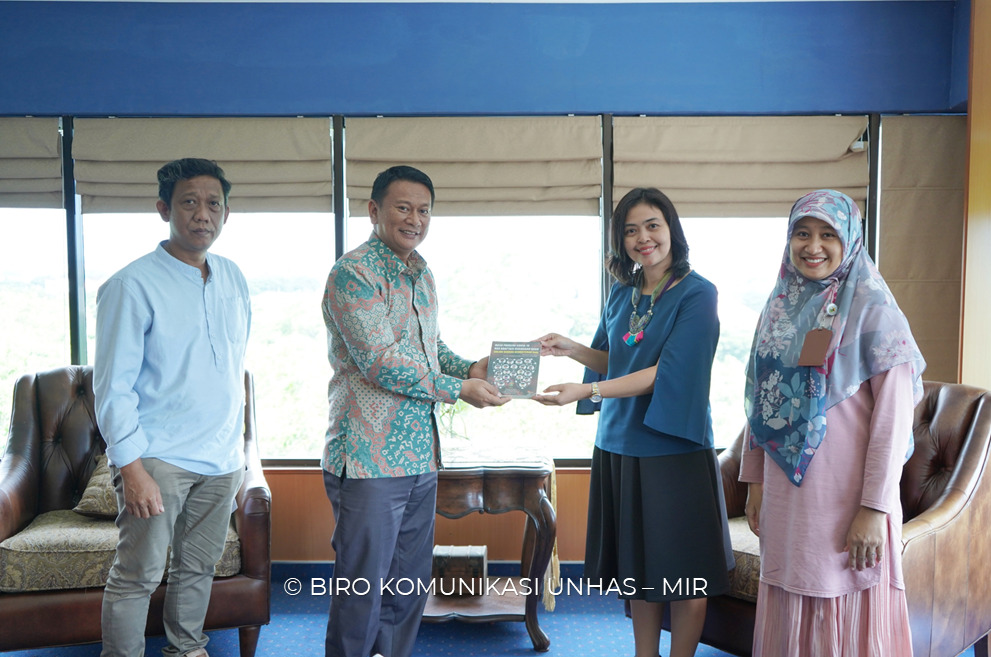 UPT Unhas Press Serahkan 47 Buku Karya Sivitas Akademika Kepada Perpustakaan Nasional Amerika