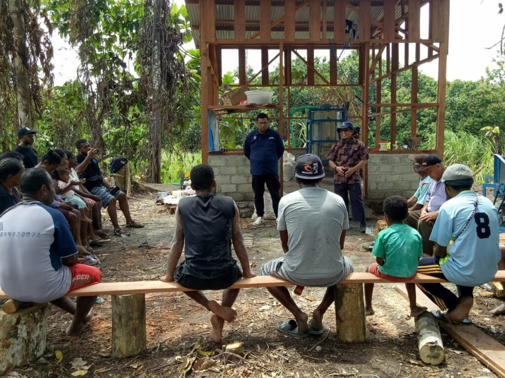 Unhas Kolaborasi Universitas Papua Gelar Pelatihan Pengolahan Sagu bagi Masyarakat Distrik Masni Kabupaten Manokwari