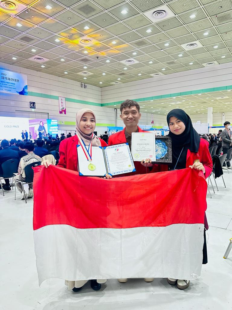 Showcasing Creative Innovations, Hasanuddin University Team Wins a Gold Prize and Best Invention Award at the Seoul International Invention Fair 2022 Event