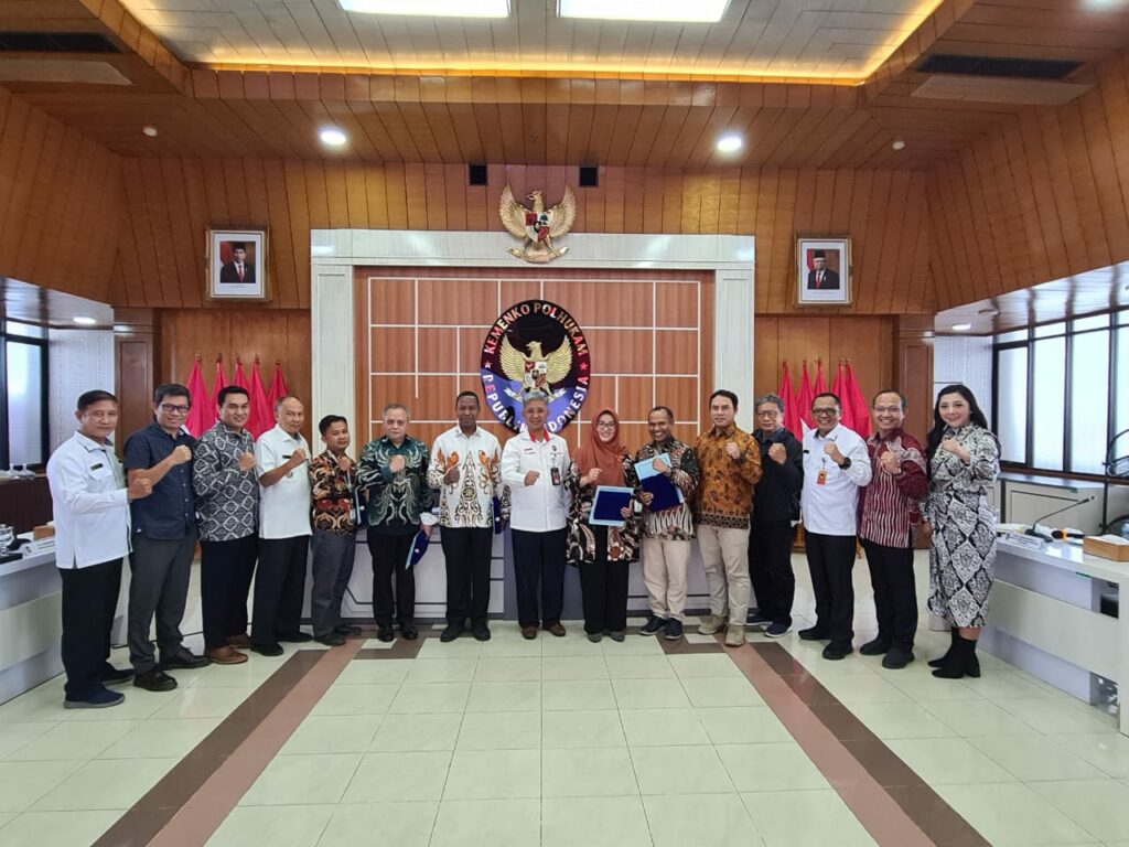 FGD Penanganan Konflik di Papua Oleh Kemenkopolhukam, Prof Dwia Aries Tina Pulubuhu Tawarkan Soft Power untuk Damai di Papua
