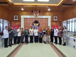 FGD Penanganan Konflik di Papua Oleh Kemenkopolhukam, Prof Dwia Aries Tina Pulubuhu Tawarkan Soft Power untuk Damai di Papua