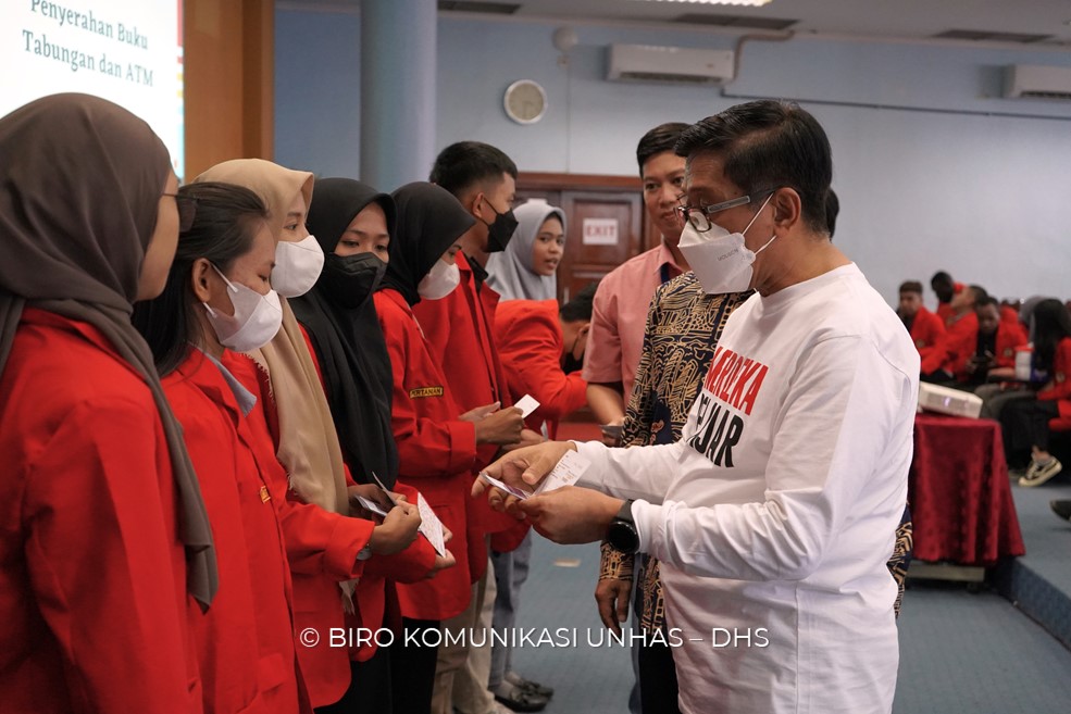 Rektor Unhas Berikan Motivasi dan Pembekalan Mahasiswa KIP Kuliah Merdeka Angkatan Tahun 2022