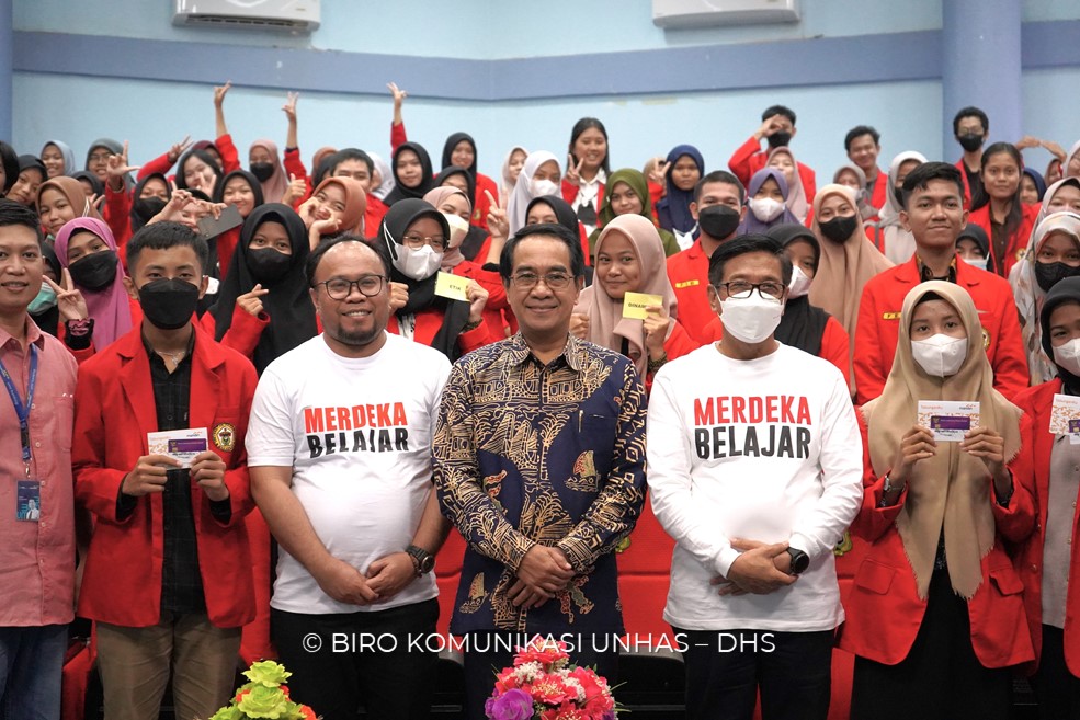 Rektor Unhas Berikan Motivasi dan Pembekalan Mahasiswa KIP Kuliah Merdeka Angkatan Tahun 2022