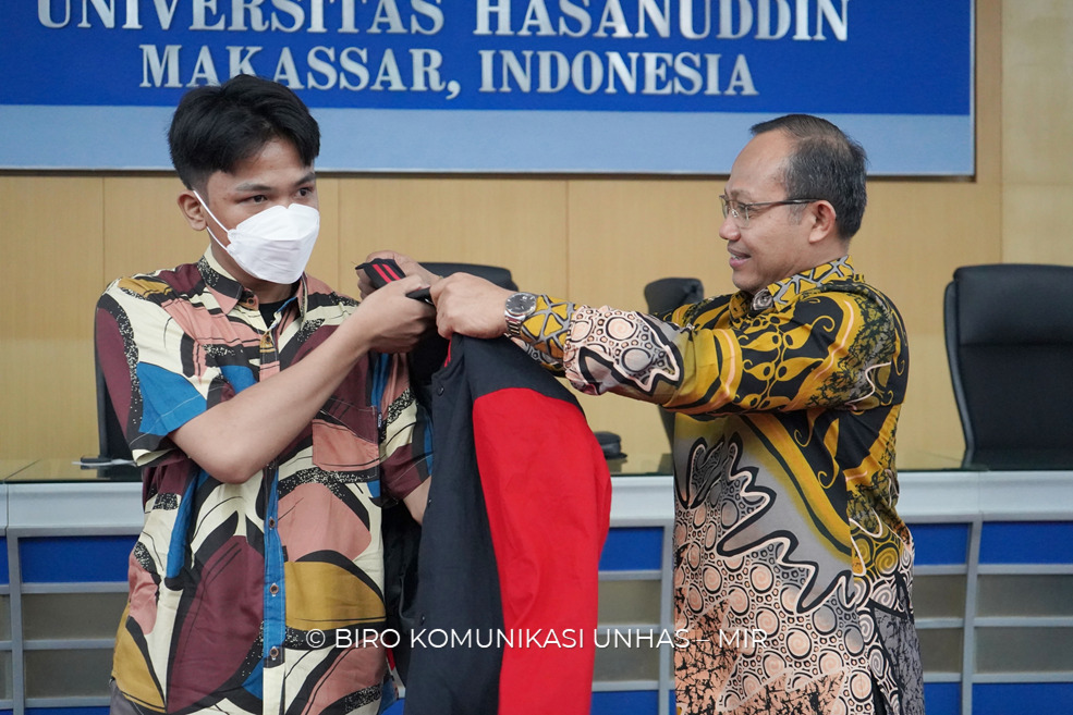 Unhas Resmi Lepas 12 Tim untuk Berlaga dalam Kompetisi Pekan Ilmiah Mahasiswa Nasional 2022 di Malang