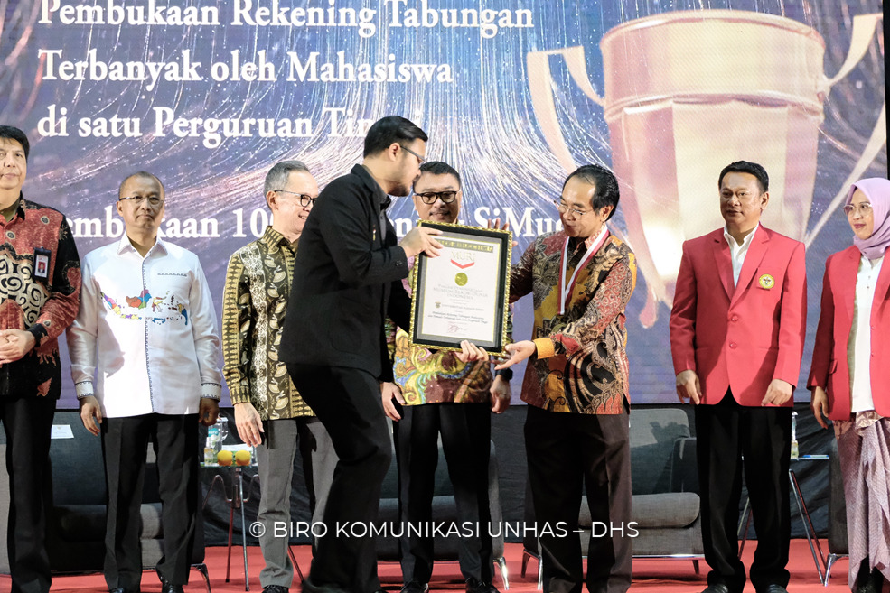 Unhas Bersama OJK dan Bank Sulselbar Pecahkan Rekor Muri Pembukaan Rekening Tabungan