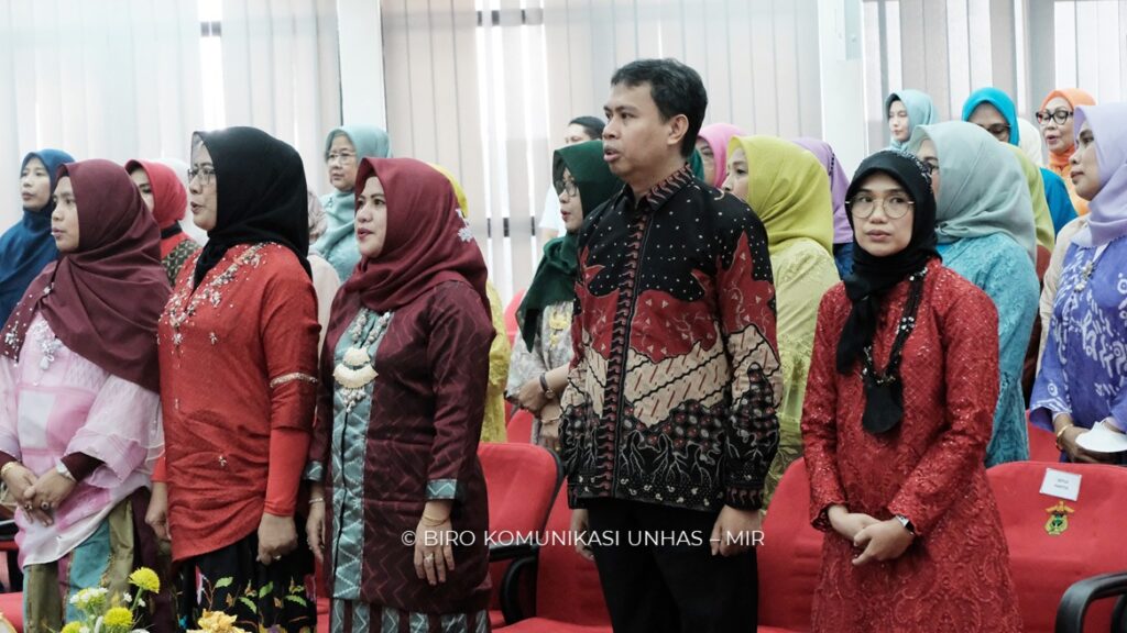 Peringati Hari Ibu, DWP Unhas Selenggarakan Seminar Tentang Makna Kebahagiaan