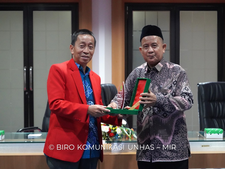 Perkenalkan Dunia Kampus, Unhas Terima Kunjungan 120 Siswa Madrasah Kabupaten Wajo