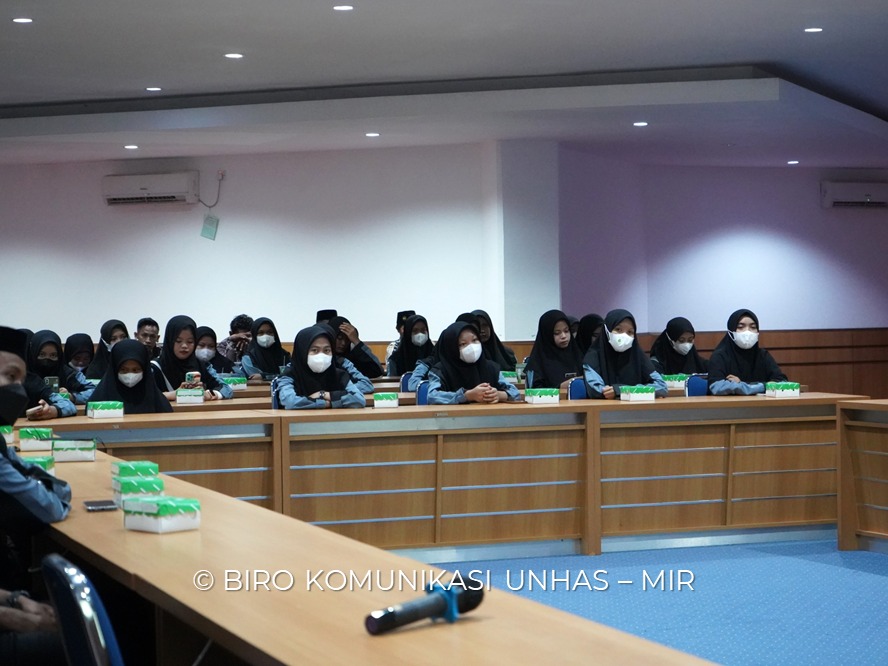 Perkenalkan Dunia Kampus, Unhas Terima Kunjungan 120 Siswa Madrasah Kabupaten Wajo