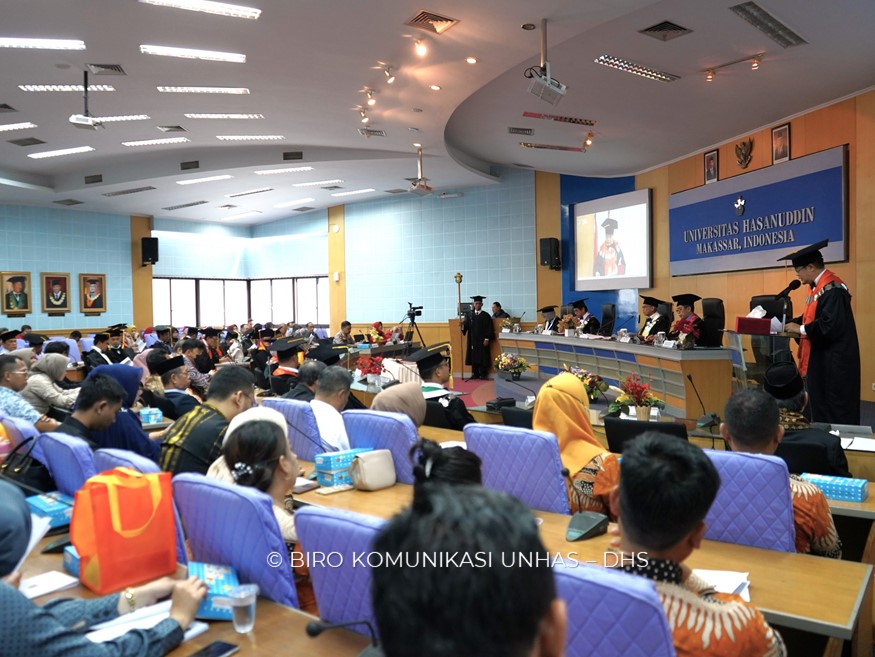 Unhas Kukuhkan Tiga Guru Besar Sospol