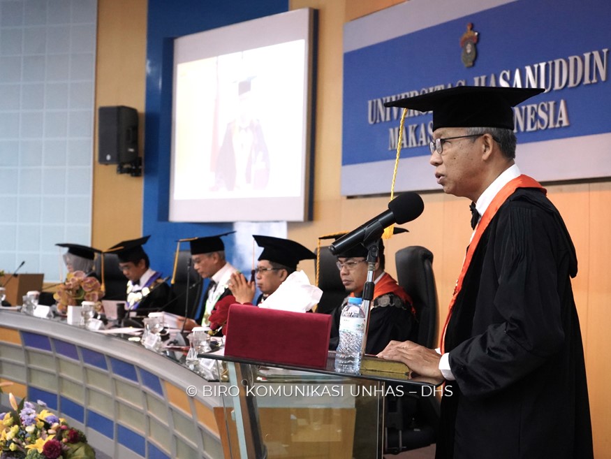 Unhas Kukuhkan Tiga Guru Besar Sospol