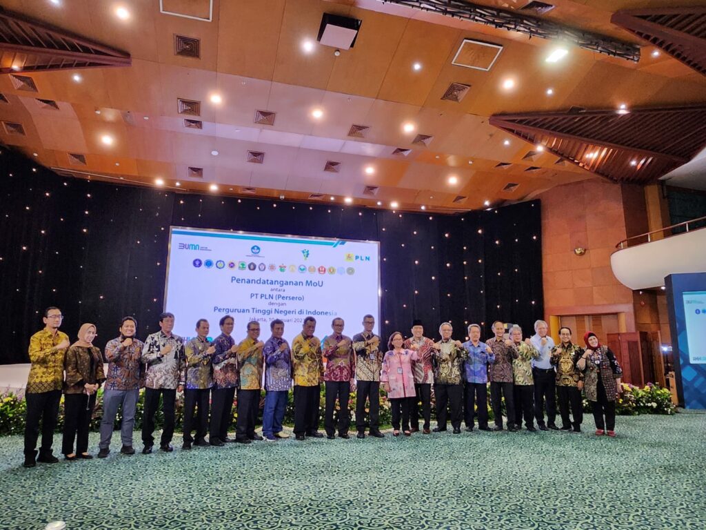 Unhas dan PLN Tandatangani MoU Bersama 16 PTN Terbaik di Indonesia Terkait Sinergi Riset dan Pengembangan