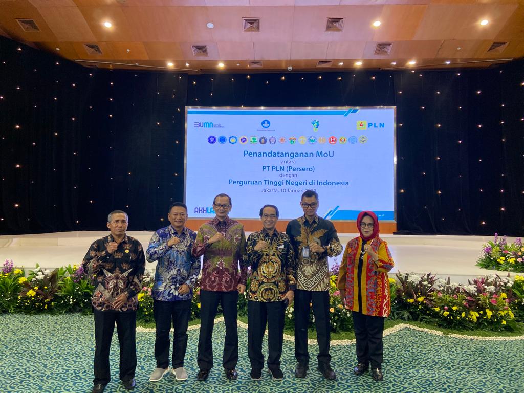 Unhas dan PLN Tandatangani MoU Bersama 16 PTN Terbaik di Indonesia Terkait Sinergi Riset dan Pengembangan