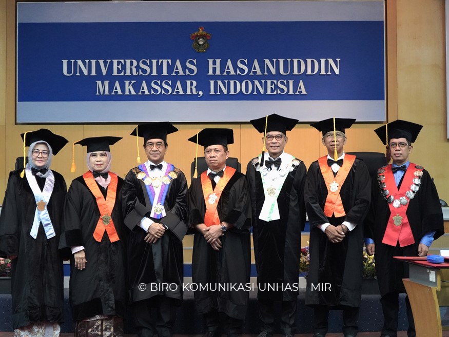 Unhas Kukuhkan Tiga Guru Besar Sospol