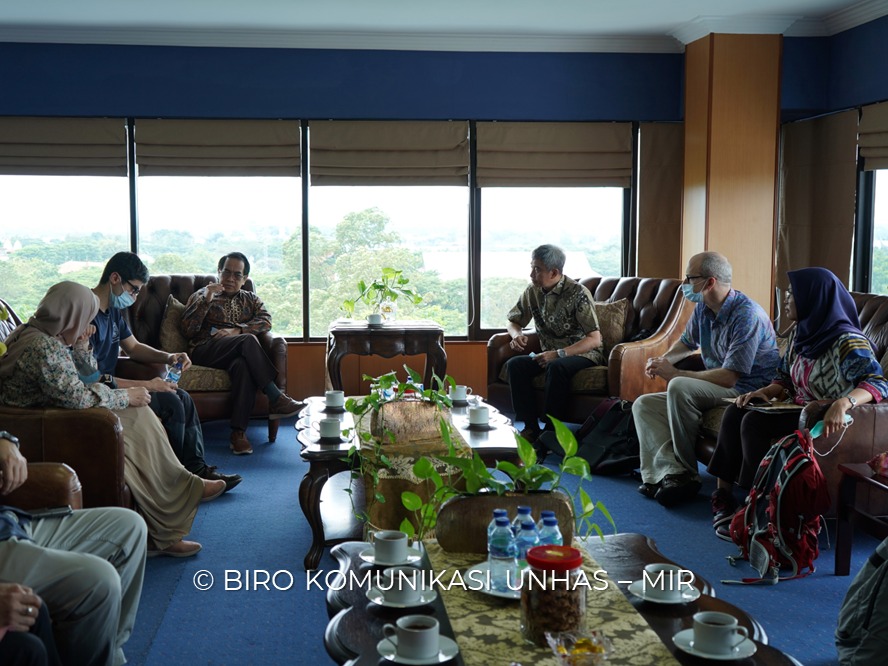 Rektor Unhas Terima Kunjungan Tim Peneliti dari St. Andrews University, Bahas Kolaborasi Penelitian Bidang Kesehatan Mata