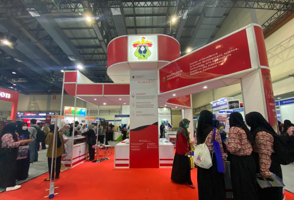 Unhas Berpartisipasi dalam Pameran Pendidikan Indonesia International Education Training Expo and Conference 2023