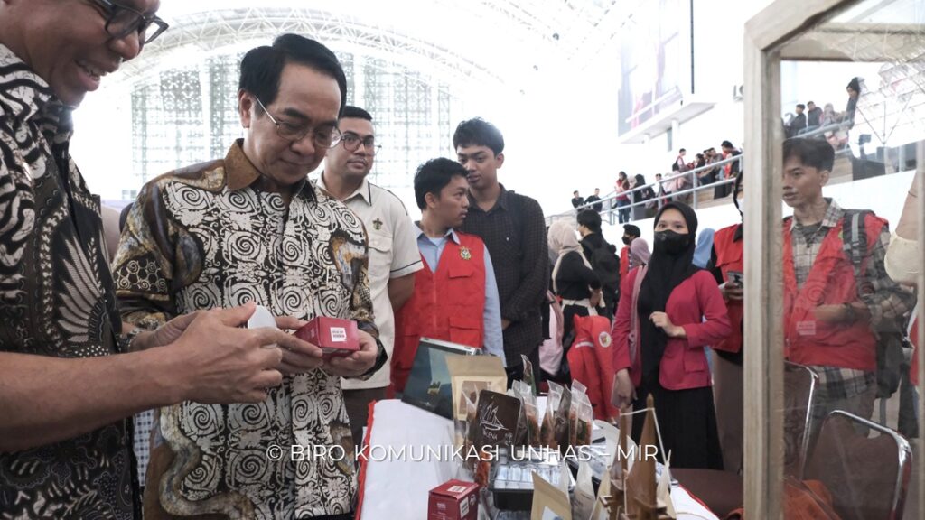 Unhas Gelar Seminar dan Expo Produk KKN Gelombang 109